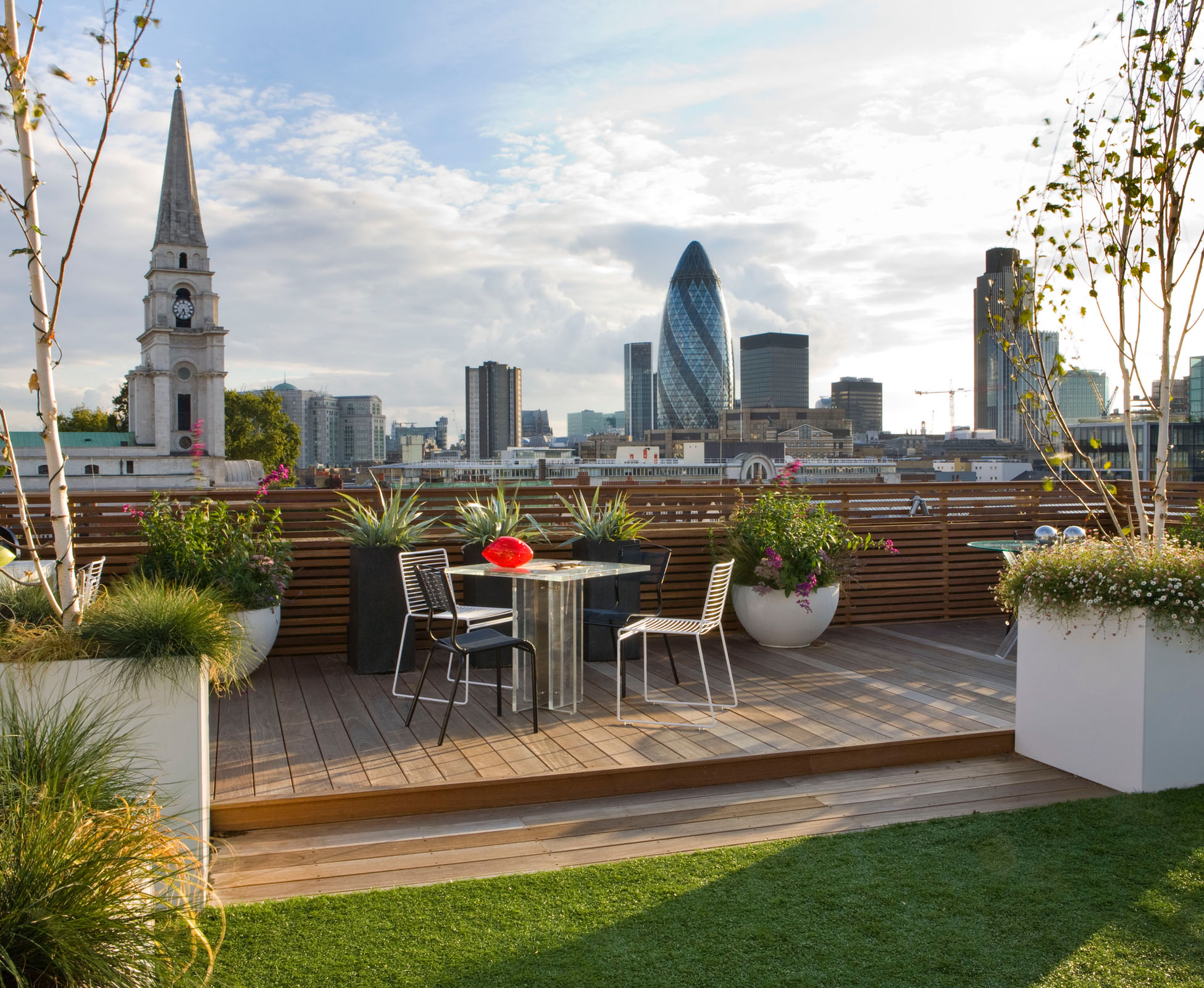 View of London’s skyline and famous city landmarks from this rooftop terrace in the heart of Shoreditch.